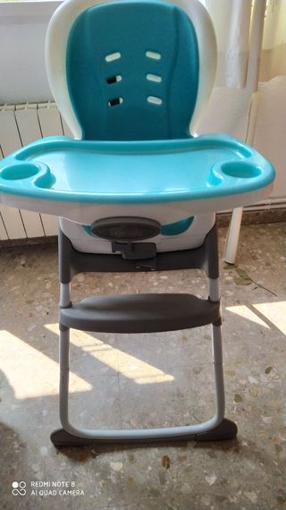 Trona Bebé 3 en 1  Muy fácil limpieza, muy cómoda.