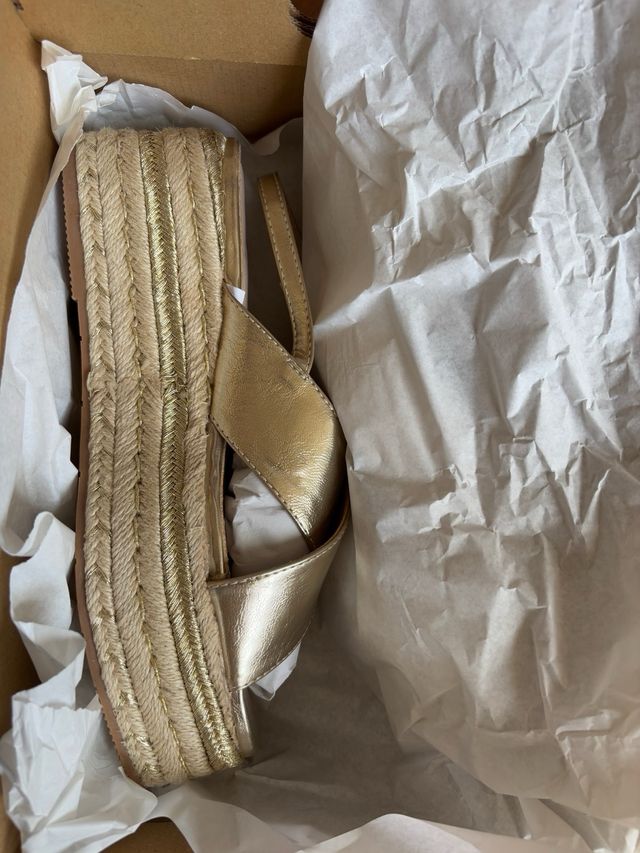 Sandalias plataforma esparto doradas