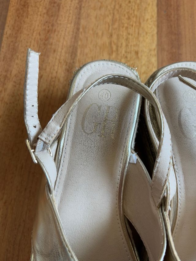 Sandalias plataforma esparto doradas