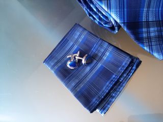 Corbata y pañuelo azul marino