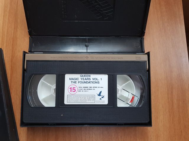 Queen - The Magic Years 3 VHS, completa