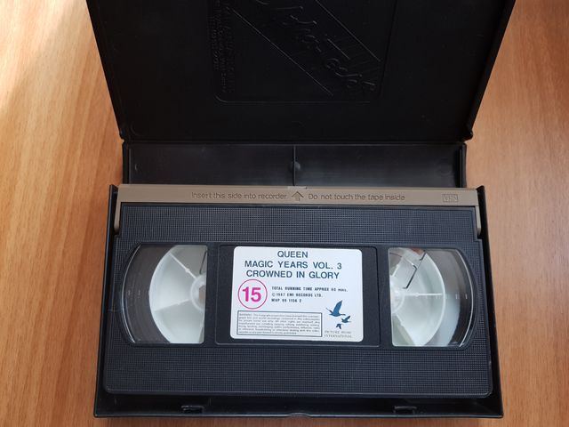 Queen - The Magic Years 3 VHS, completa