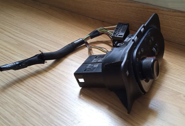 Interruptor con conector luces Seat Ibiza 6L