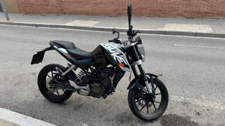 KTM Duke 125 - Moto en perfecto estado
