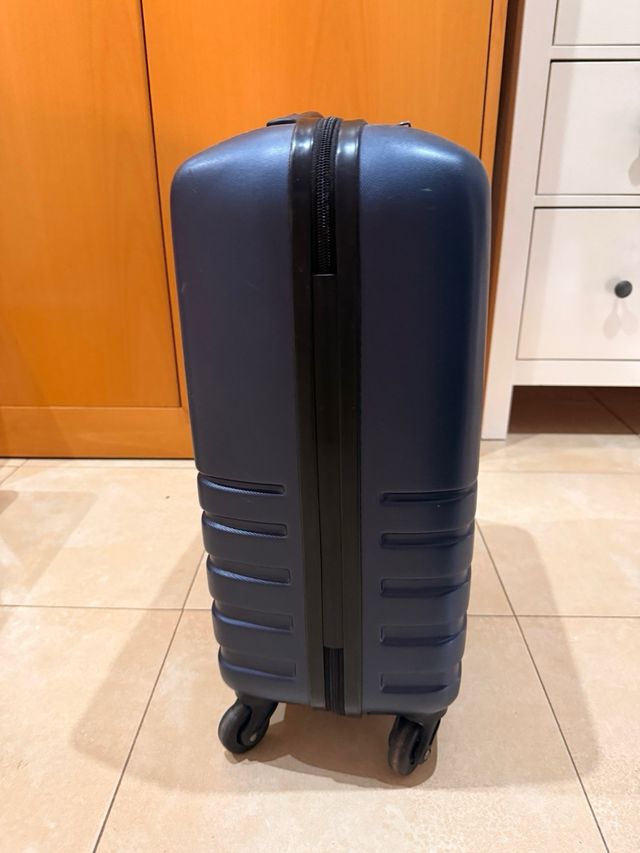 Maleta cabina Rock London azul marino.