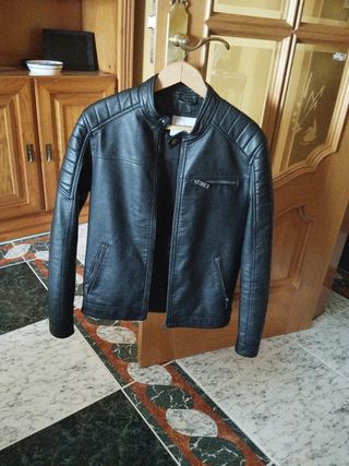 Chaqueta poli piel negra