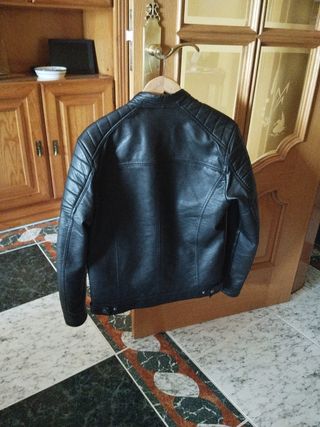 Chaqueta poli piel negra
