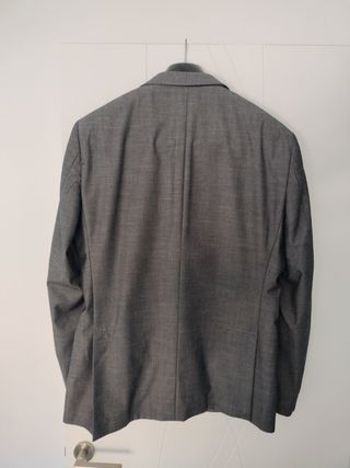 Traje gris hombre - moderno
