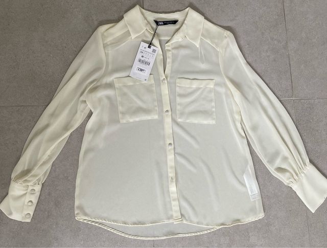 Blusa de Zara blanca semitransparente. Talla XS