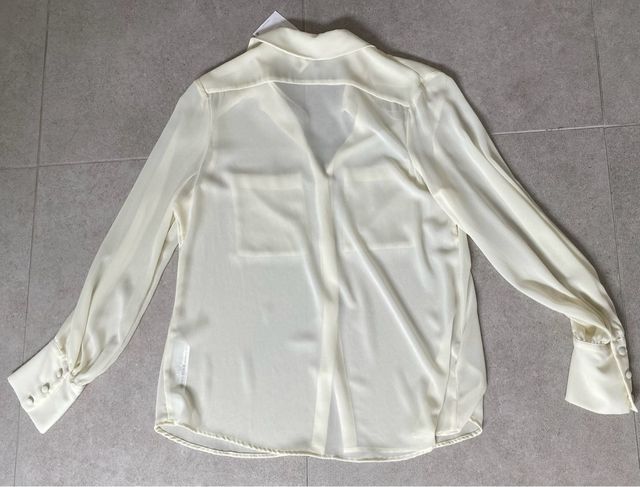 Blusa de Zara blanca semitransparente. Talla XS