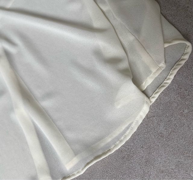 Blusa de Zara blanca semitransparente. Talla XS