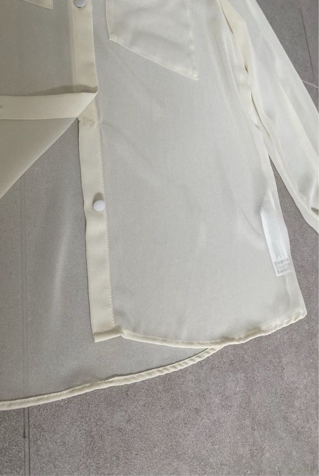 Blusa de Zara blanca semitransparente. Talla XS