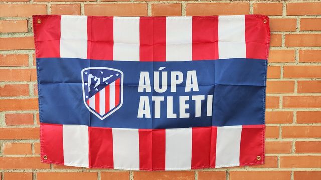 Bandera a rayas del Atlético de Madrid