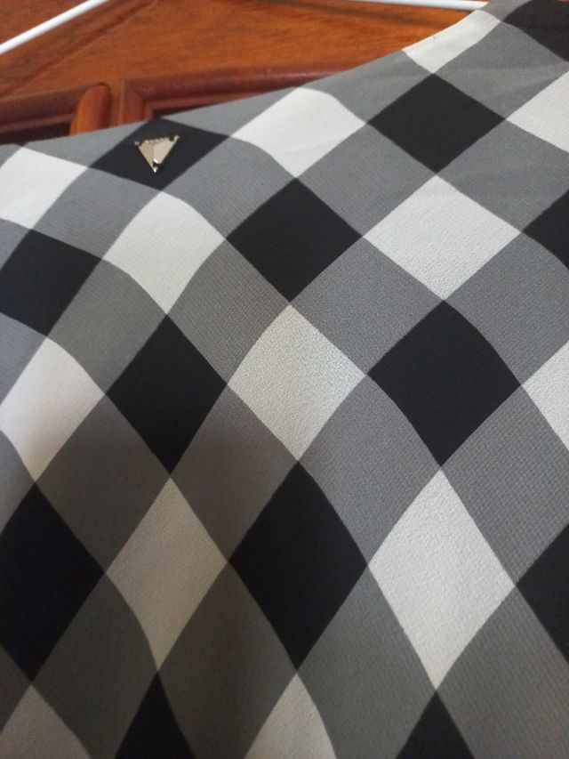 Vestido GUESS cuadros blanco-negro