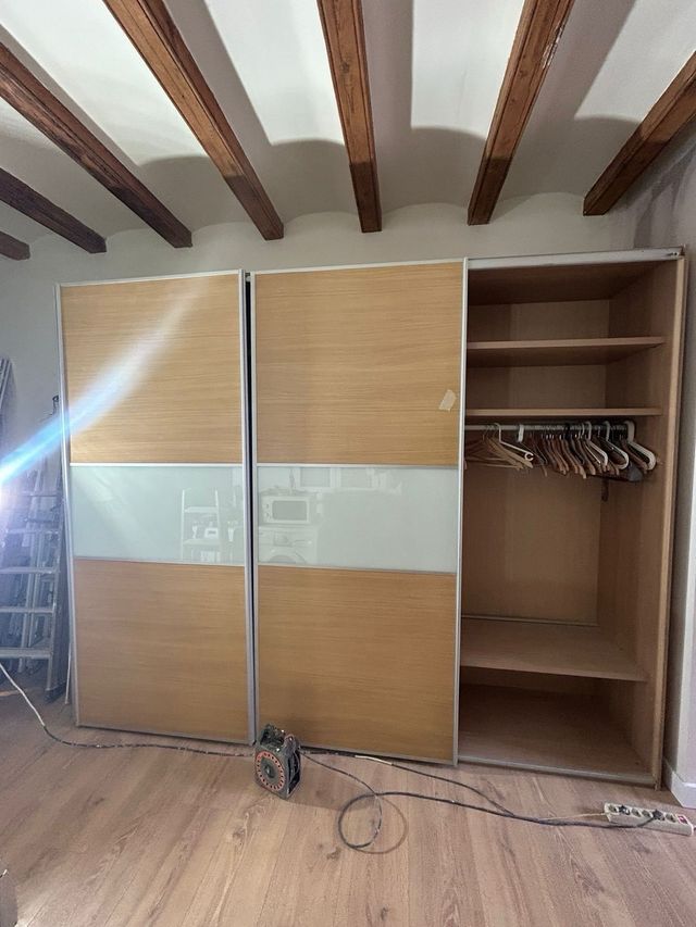 Armario 3 puertas correderas
POBLENOU (Barcelona)