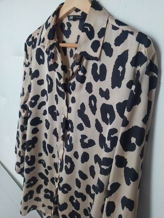 Camisa Zara leopardo beige-negro