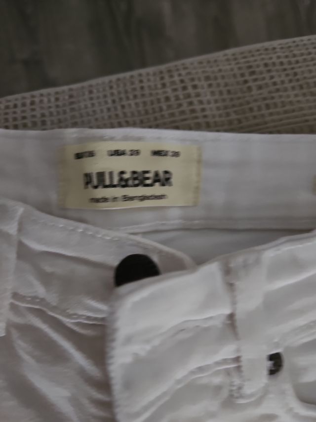 Bermuda Pull&Bear blanca