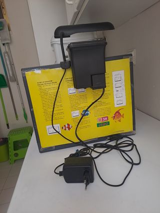 Pecera 12L con adornos, cascada y luz .