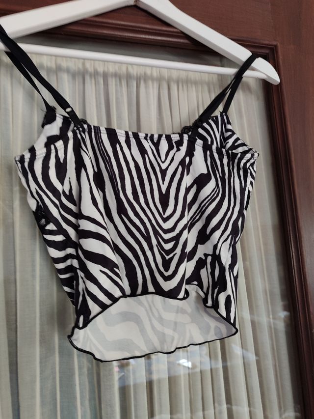 Top cebra blanco y negro