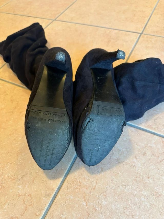 Stivali alti neri con tacco