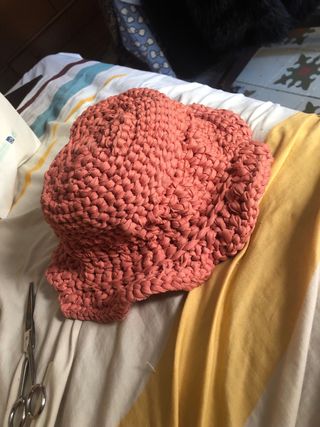 Sombrero crochet rosa coral