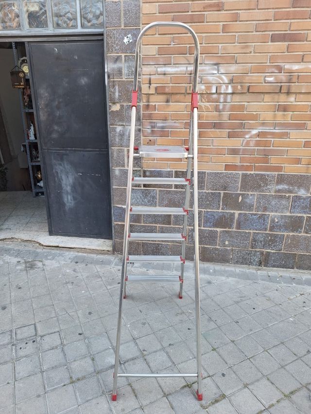 Escalera aluminio 5 peldaños