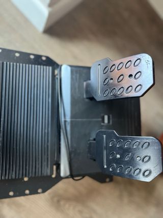 VOLANTE Y PEDALES HORI INALAMBRICOS PARA PS4 