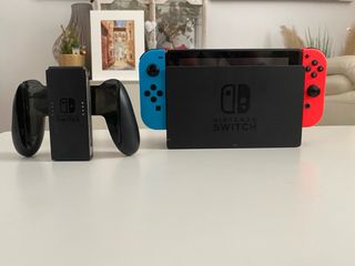 Nintendo Switch (2019) + Mandos - 32GB