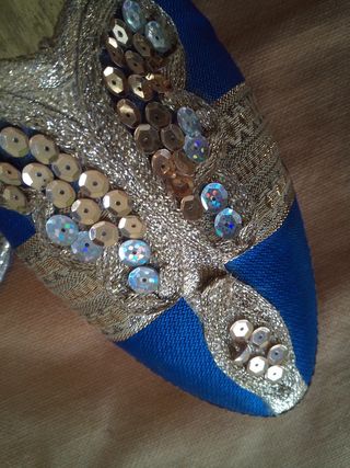 Babuchas tunecinas azules y doradas