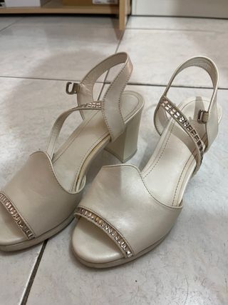Tacones beige verano