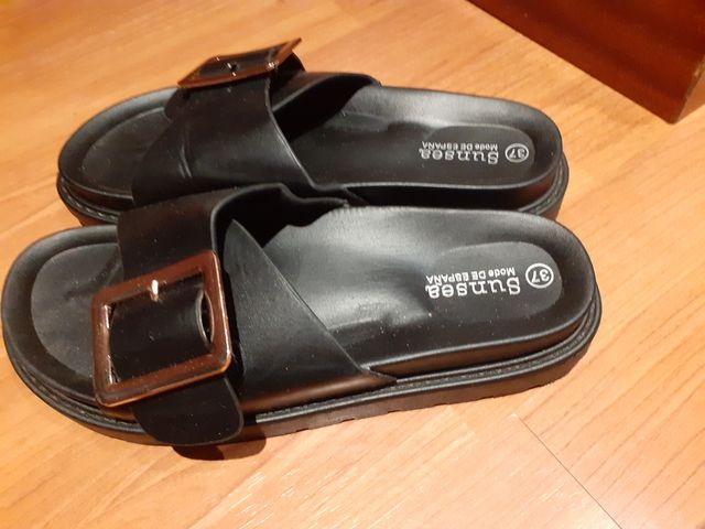 Sandalias planas negras hebilla número 37