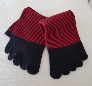 Calcetines de dedos - rojo y negro