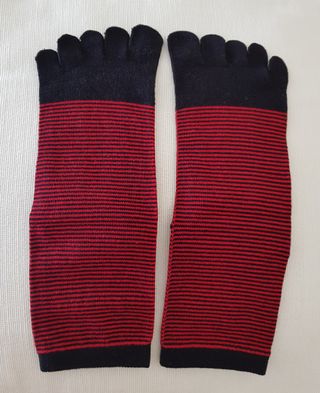 Calcetines de dedos - rojo y negro