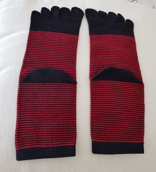 Calcetines de dedos - rojo y negro