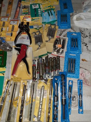 Vari attrezzi da lavoro nuovi