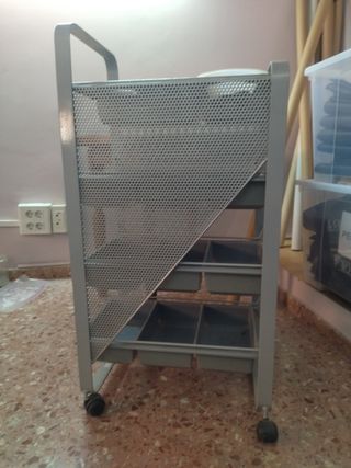 Carro de peluquería metal gris con cesta/ bandejas