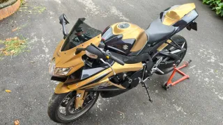Suzuki GSX-R 750 K7 - Moto