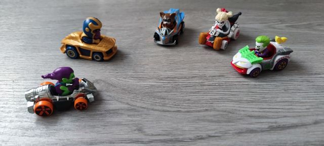 Hot Wheels MARVEL x 5