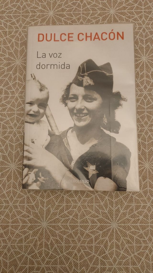 La voz dormida / The Sleeping Voice (Spanish Ed...