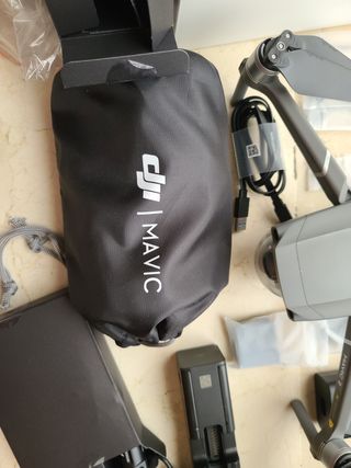 DJI Mavic 2 Zoom + Fly More Combo