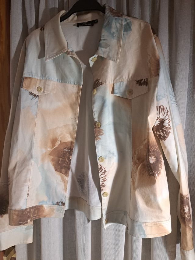 Cazadora estampada ligera multicolor