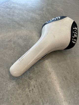 Sillín bici Fizik Aliante blanco