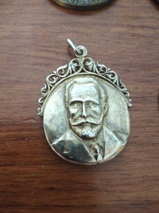 Medallas antiguas: 4 piezas
