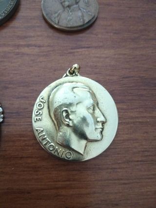 Medallas antiguas: 4 piezas