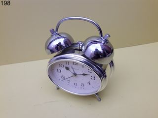 orologio sveglia a pile. misure 17 x 13 cm