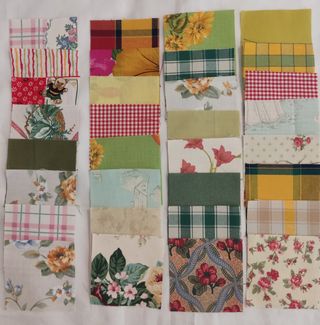 Lotto di 32 ritagli di stoffa per Patchwork 
