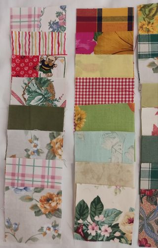 Lotto di 32 ritagli di stoffa per Patchwork 