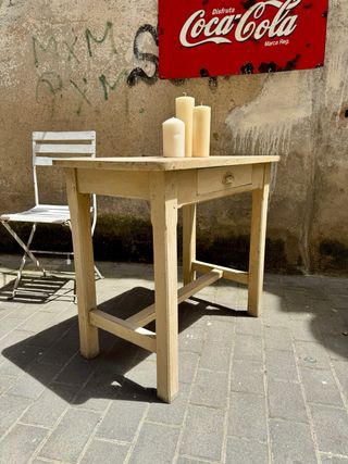 Mesa antigua rústica Francesa. haya. restaurada.