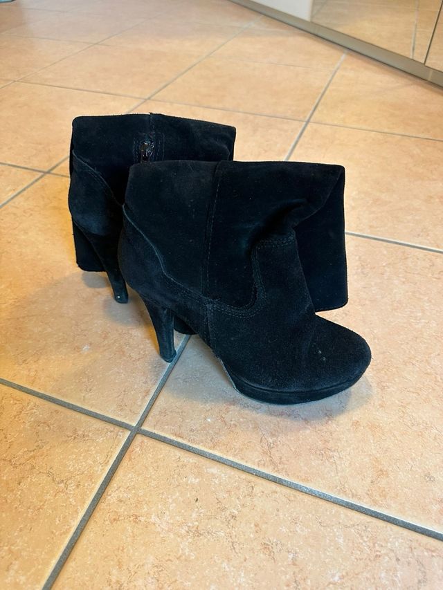 Stivali neri scamosciati