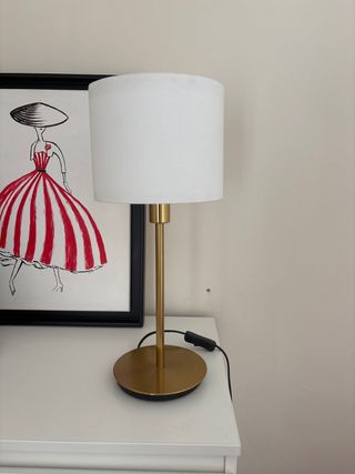 Lampara sobremesa IKEA dorada